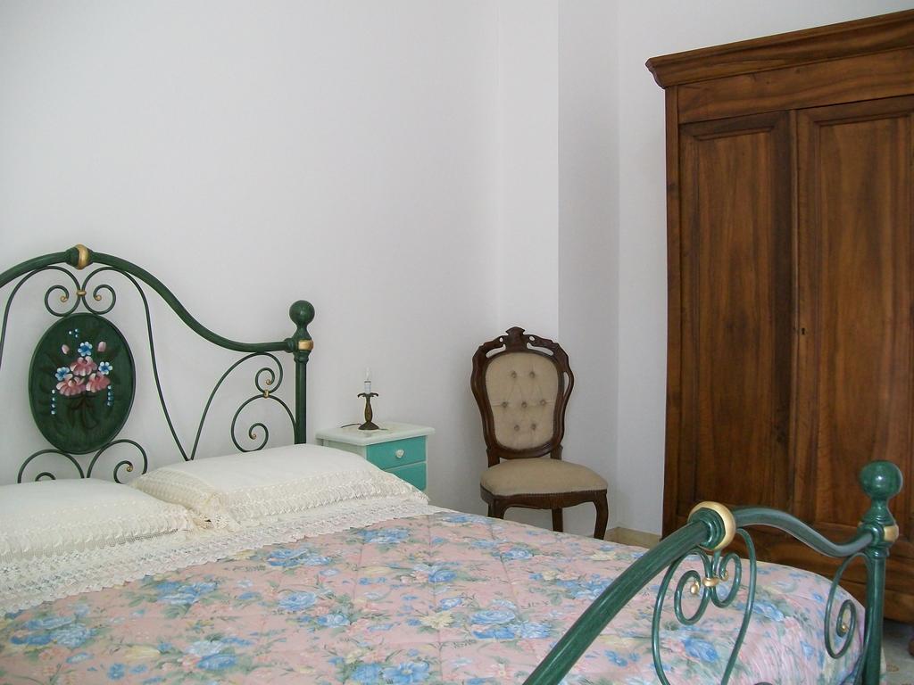 Notte Di Luna Room & Breakfast Οριστάνο Δωμάτιο φωτογραφία