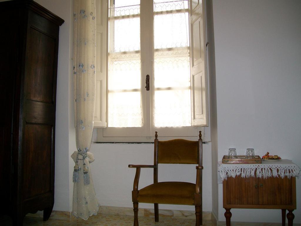 Notte Di Luna Room & Breakfast Οριστάνο Δωμάτιο φωτογραφία