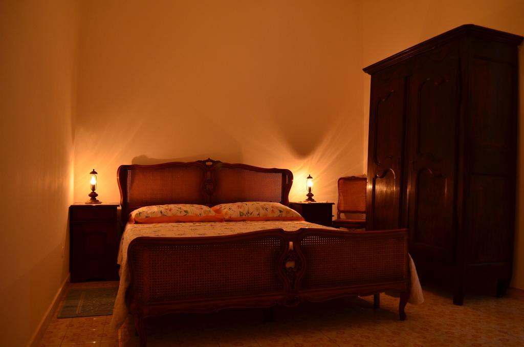 Notte Di Luna Room & Breakfast Οριστάνο Δωμάτιο φωτογραφία